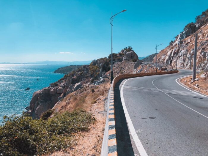 Thuê xe sân bay Cam Ranh đi Vĩnh Hy